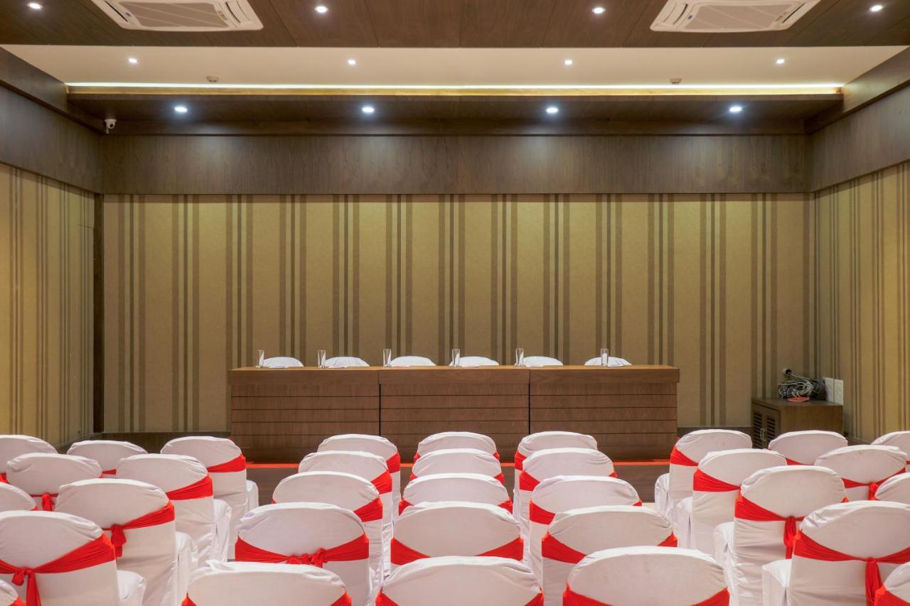 Hotel Kavery Radźkot Zewnętrze zdjęcie