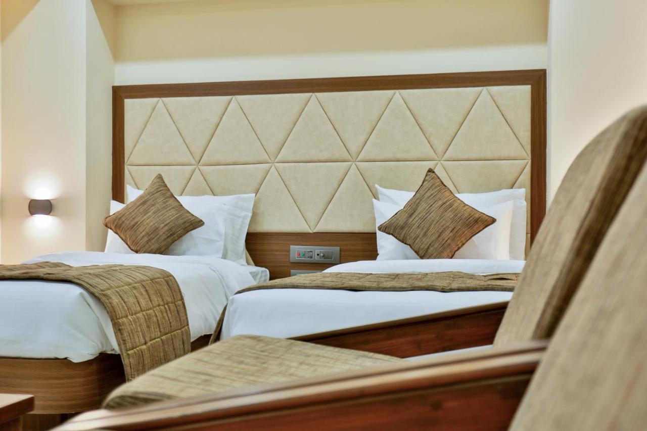 Hotel Kavery Radźkot Zewnętrze zdjęcie