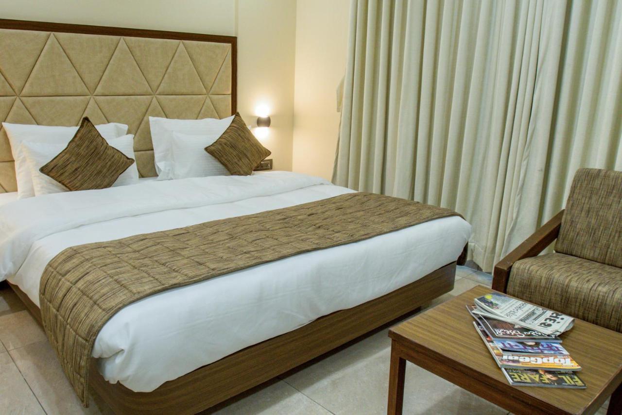 Hotel Kavery Radźkot Zewnętrze zdjęcie