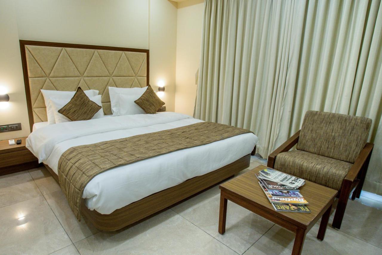 Hotel Kavery Radźkot Zewnętrze zdjęcie