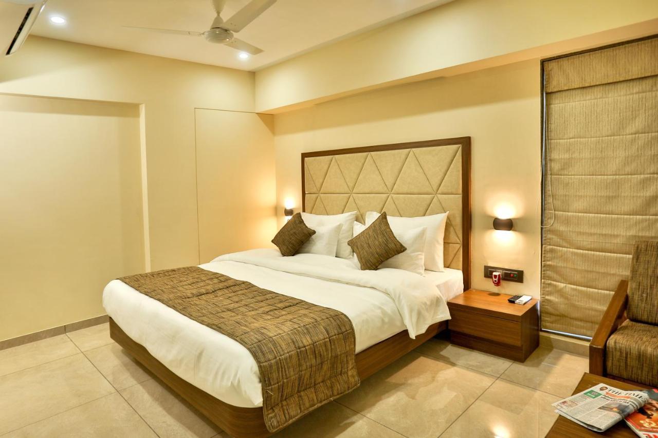 Hotel Kavery Radźkot Zewnętrze zdjęcie