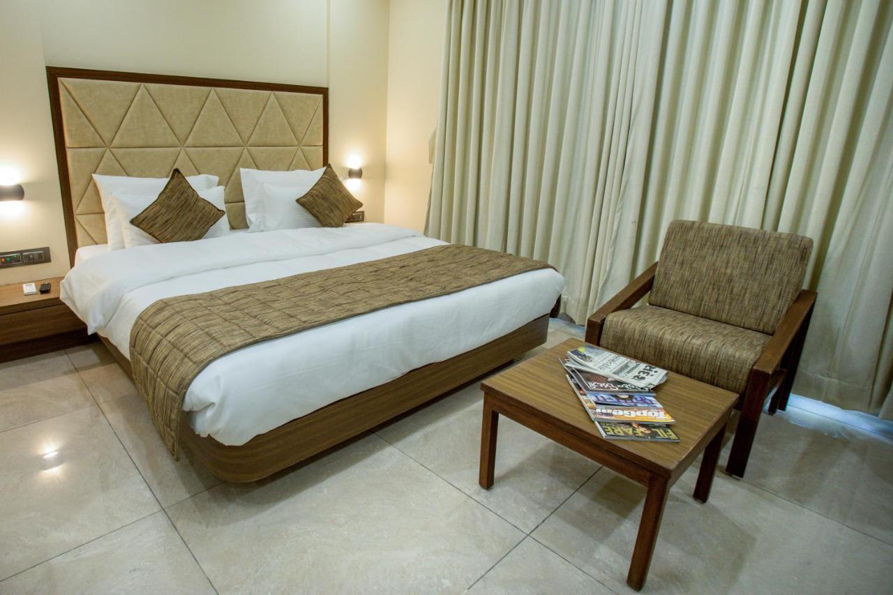 Hotel Kavery Radźkot Zewnętrze zdjęcie