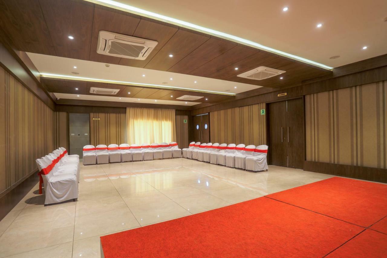 Hotel Kavery Radźkot Zewnętrze zdjęcie